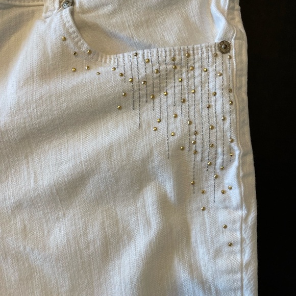 Style & Co. Denim Bermuda cuffed white Jean shorts with accented pockets size 10 - Picture 3 of 6